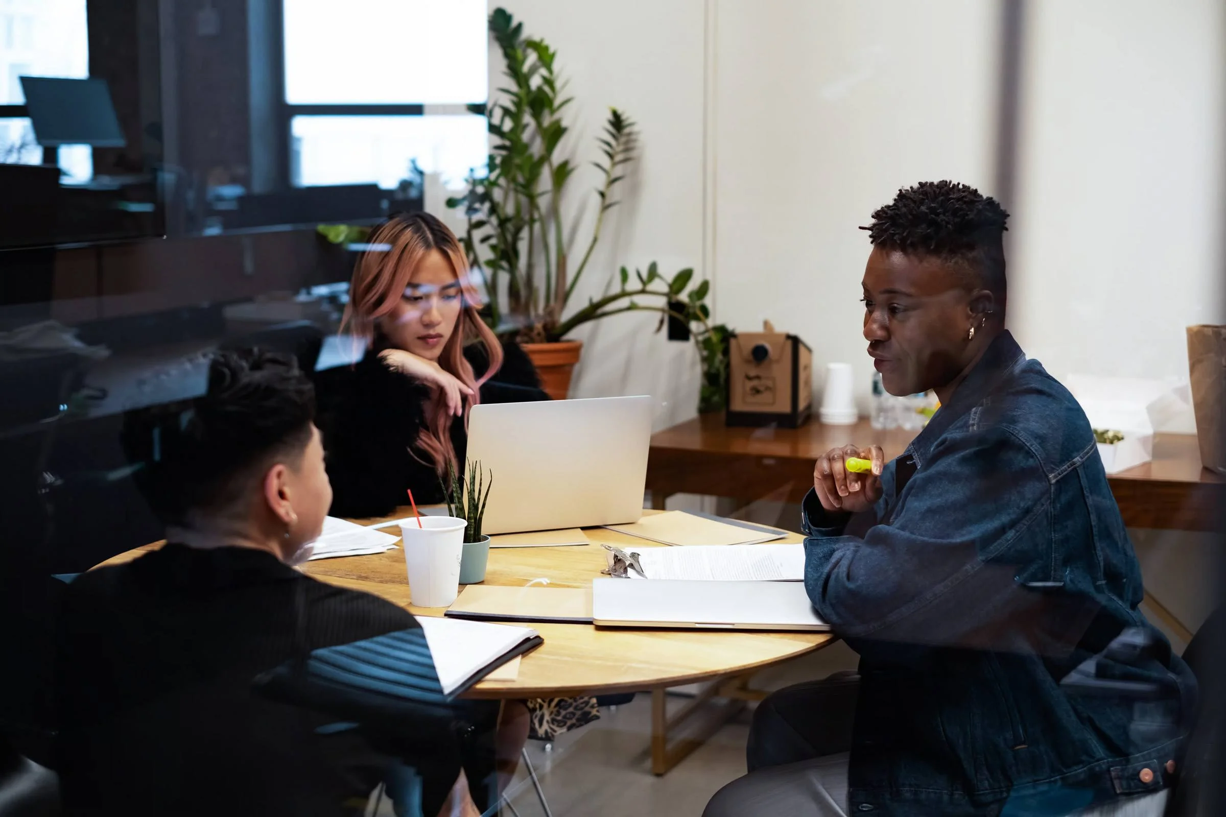 A group of co workers of varying genders having a meeting 2